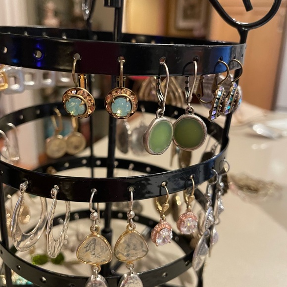 Assorted jewelry both costume both costume and real. - Picture 13 of 16